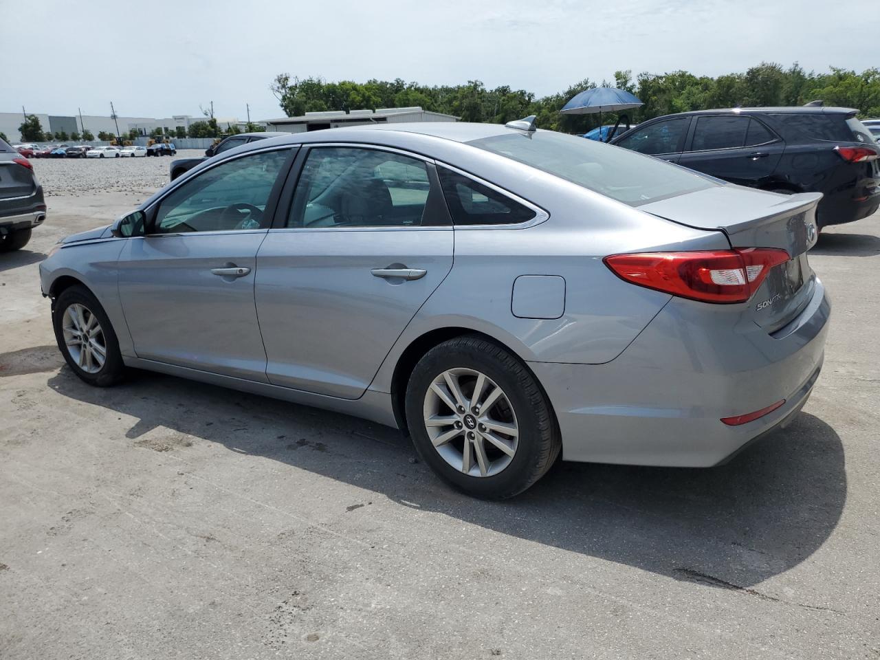 2017 Hyundai Sonata Se - Image 2