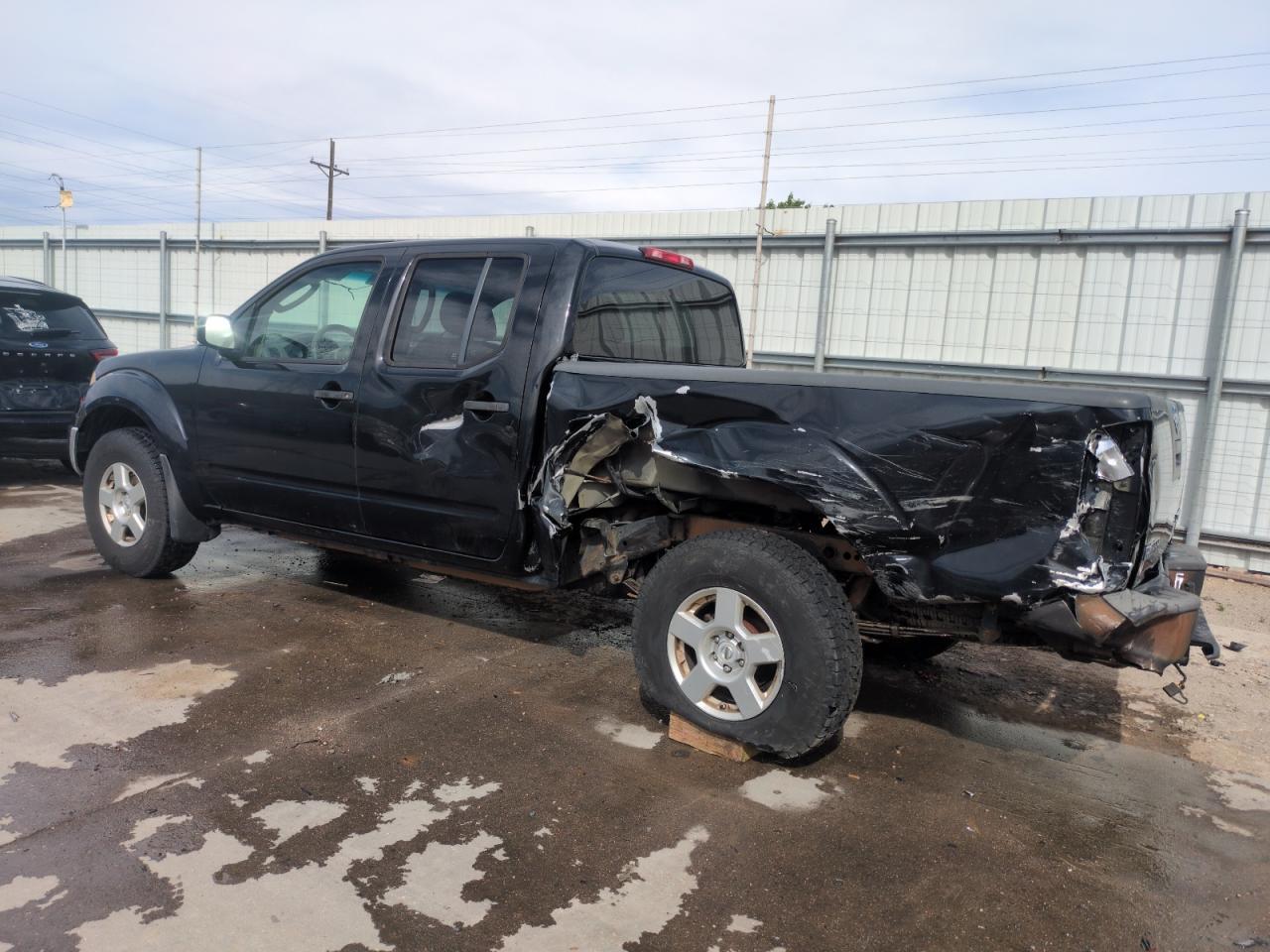 2008 Nissan Frontier Crew Cab Le - Image 2