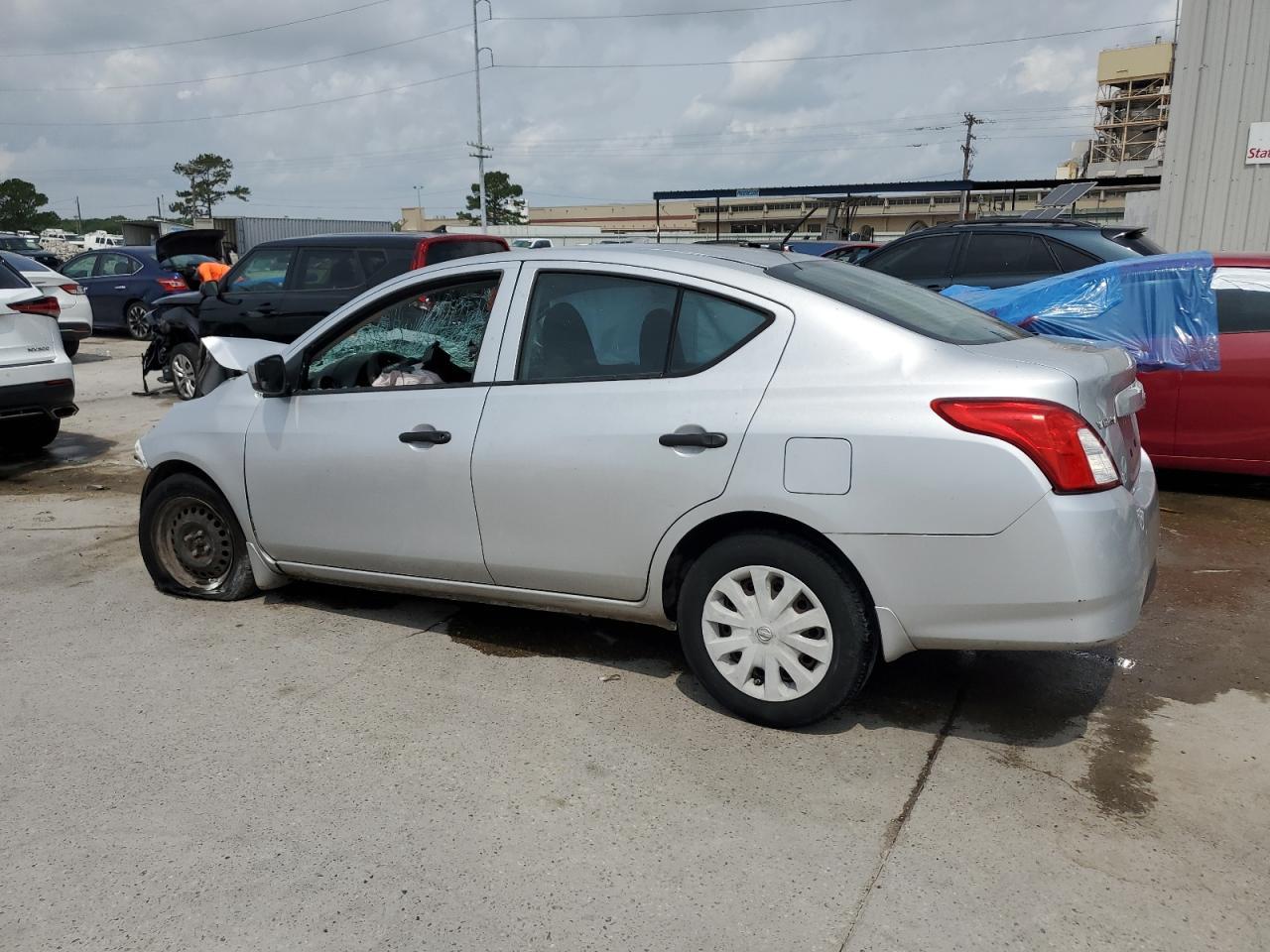 2016 Nissan Versa S - Фото 2