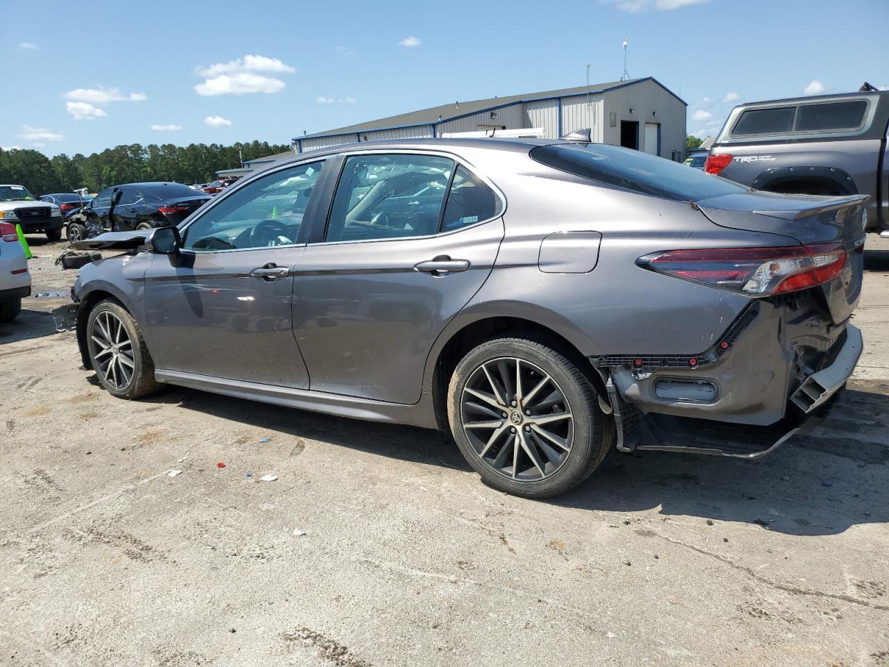 2021 Toyota Camry Se - Фото 2