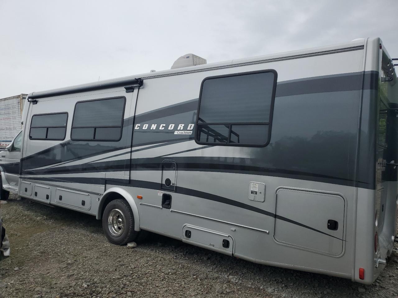 2012 Ford Econoline E450 Super Duty Cutaway Van - Image 3