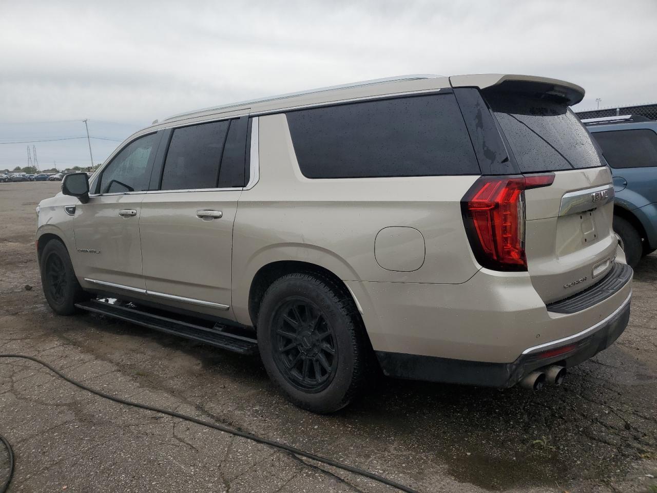 2021 GMC Yukon Xl Denali - Image 2