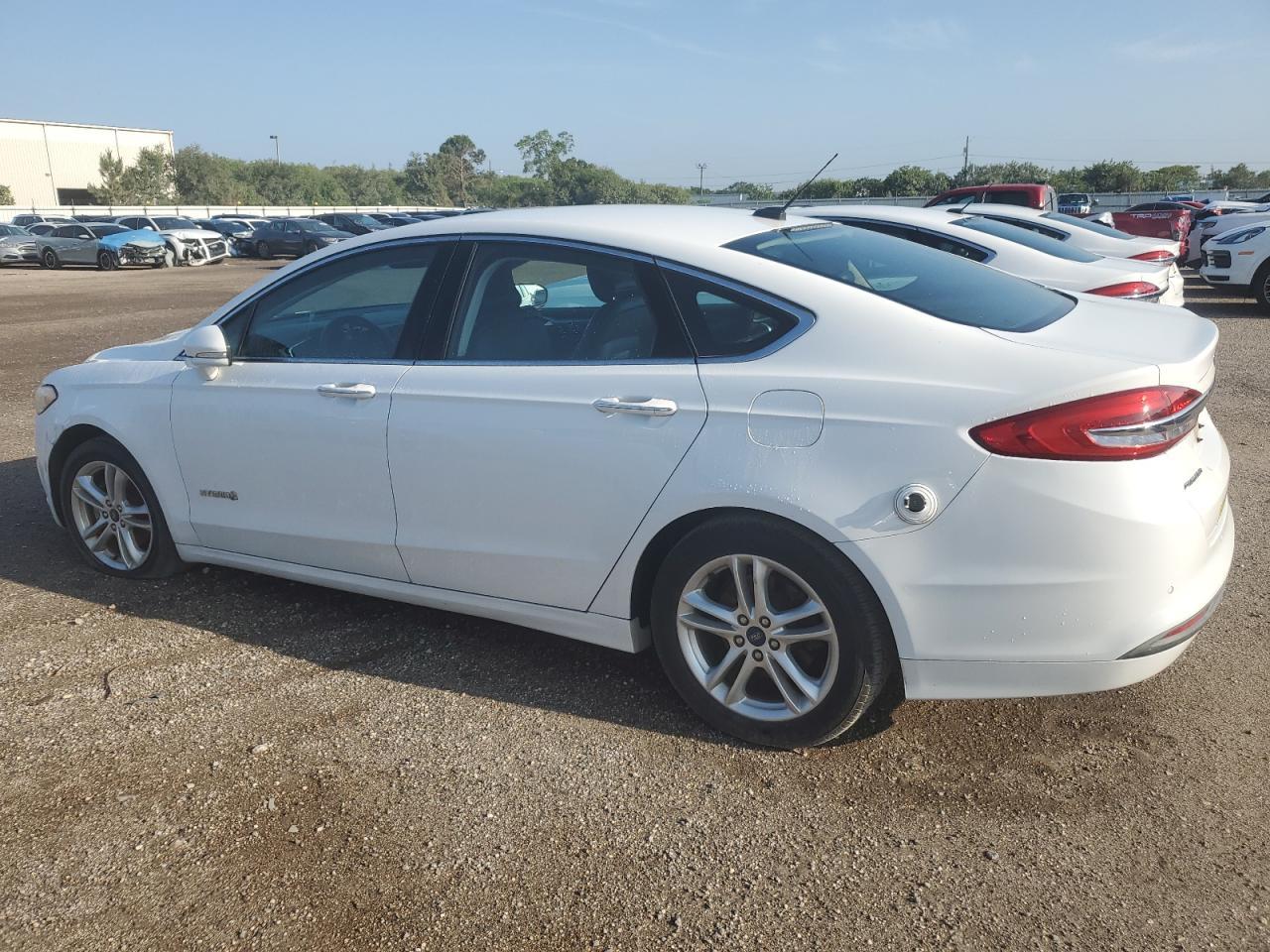 2018 Ford Fusion Se Hybrid - Image 2