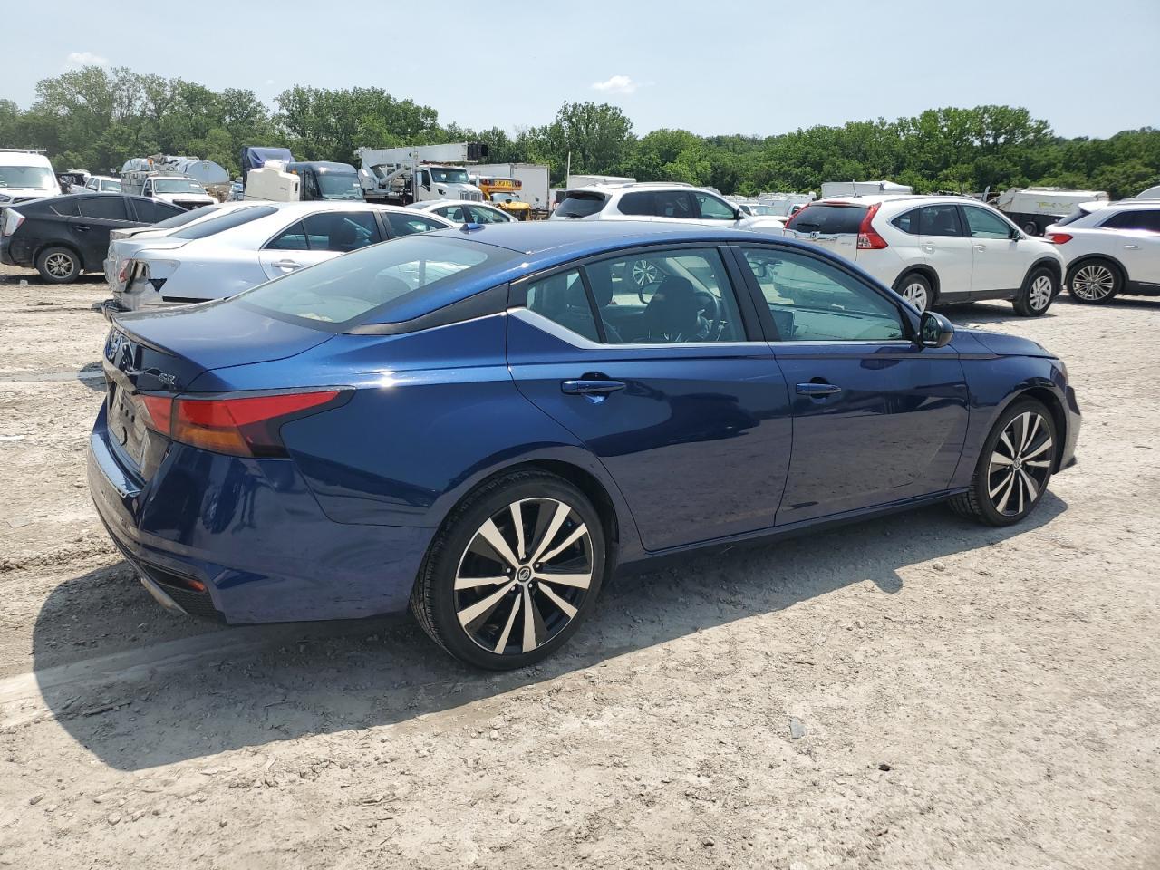 2021 Niss Altima 2.5 Sr - Image 3