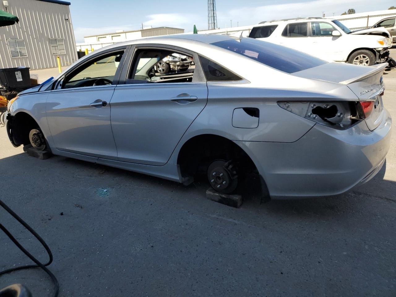 2013 Hyundai Sonata Gls - Image 2