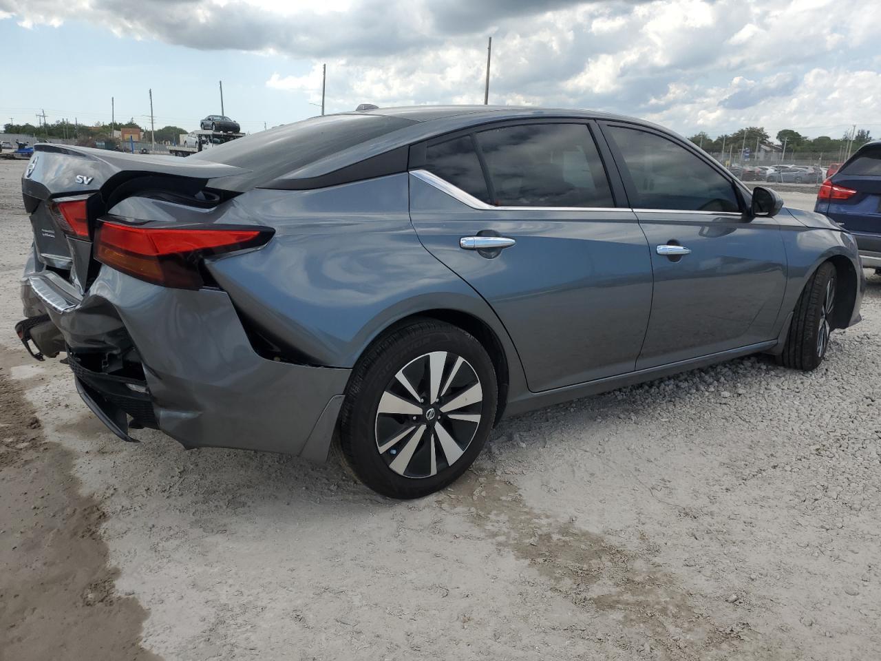 2022 Nissan Altima Sv - Image 3