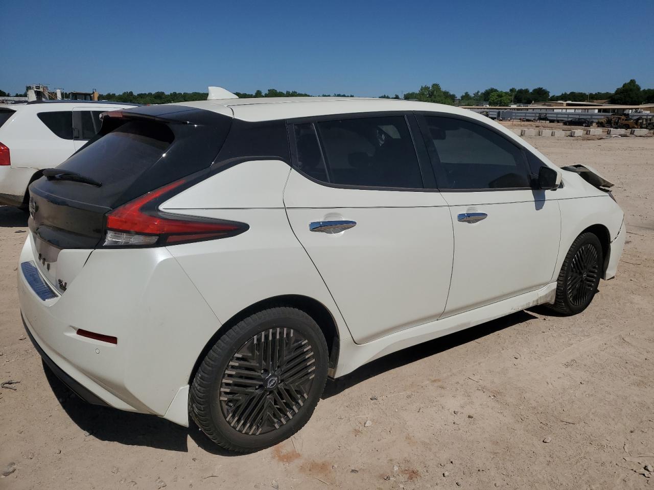 2023 Nissan Leaf Sv Plus - Image 3