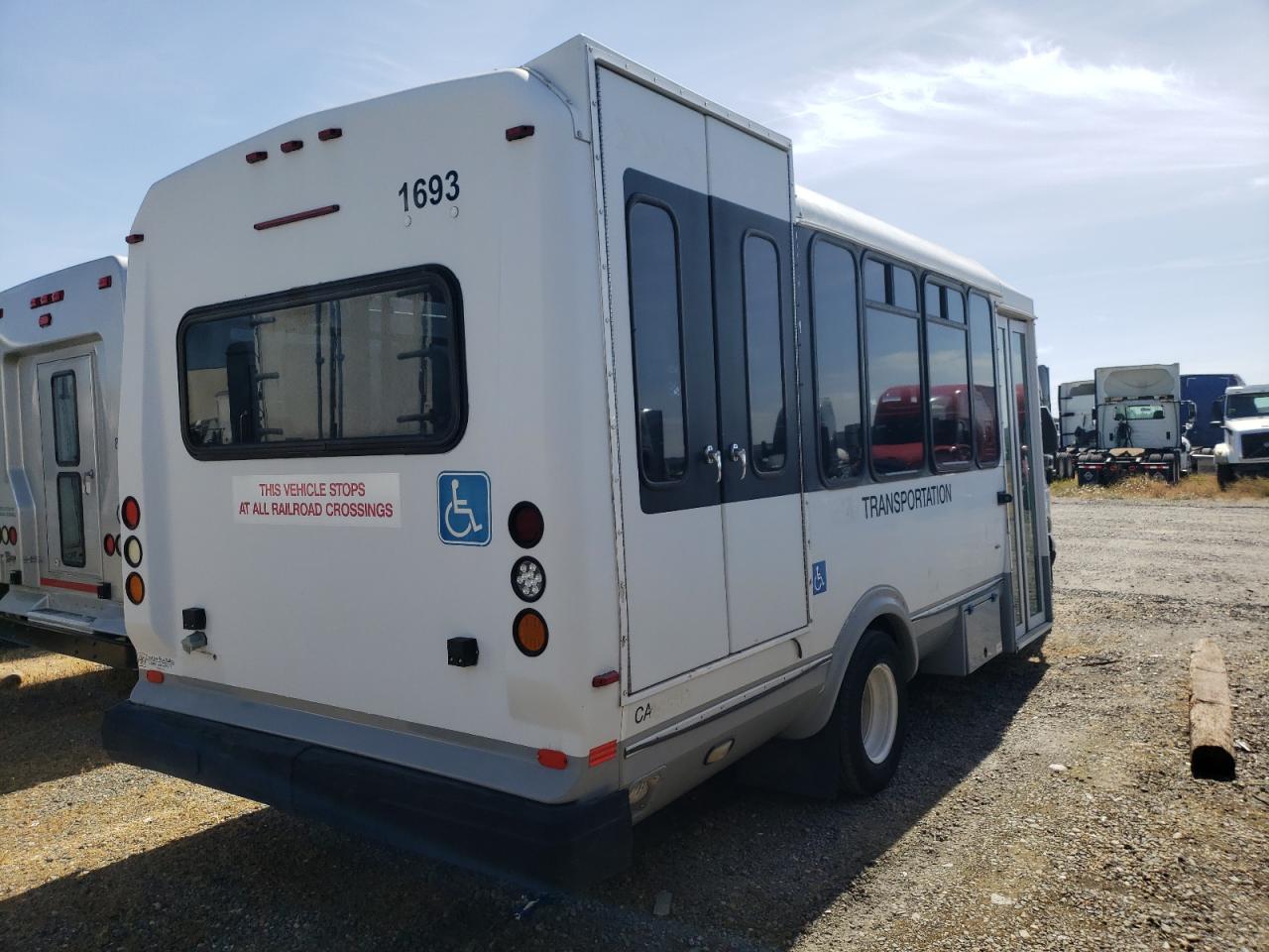 2007 Ford Econoline E450 Super Duty Cutaway Van - Фото 4