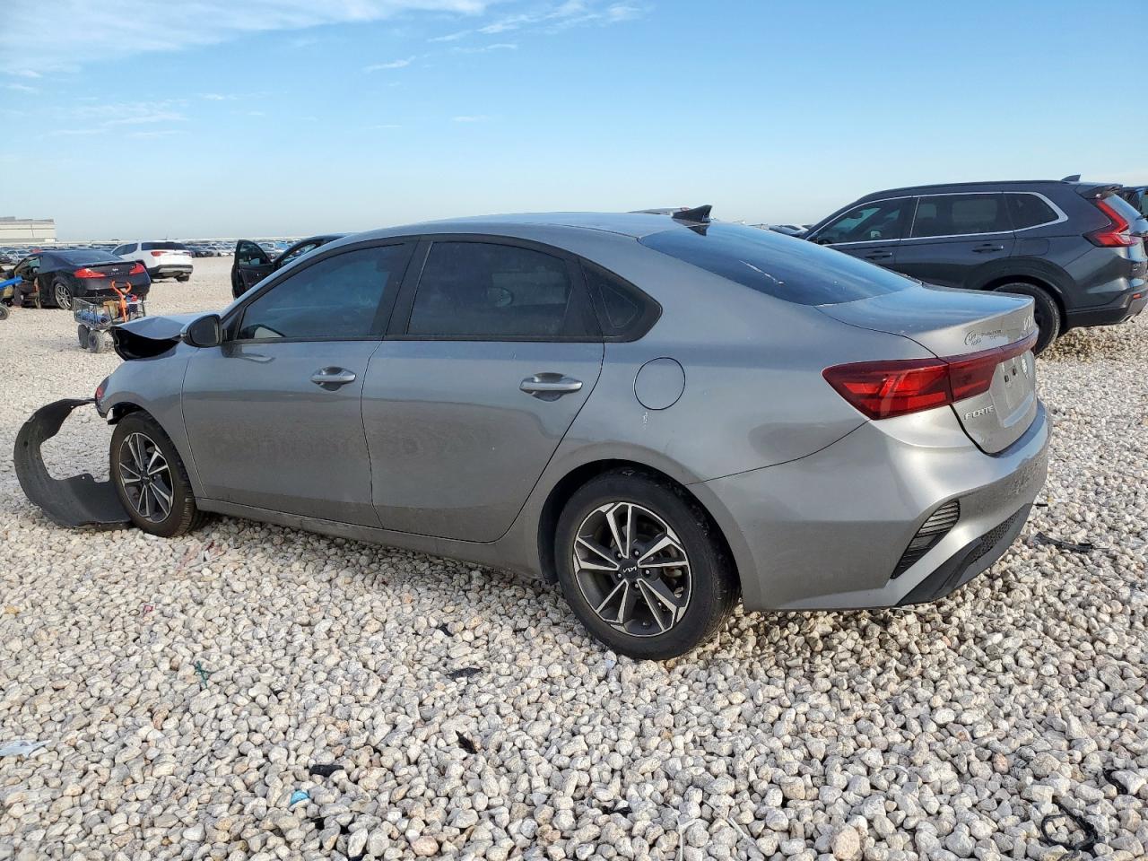 2022 Kia Forte Fe - Фото 2