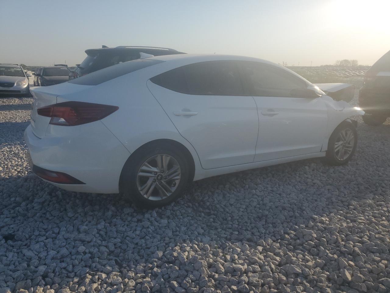 2019 Hyundai Elantra Sel - Фото 3