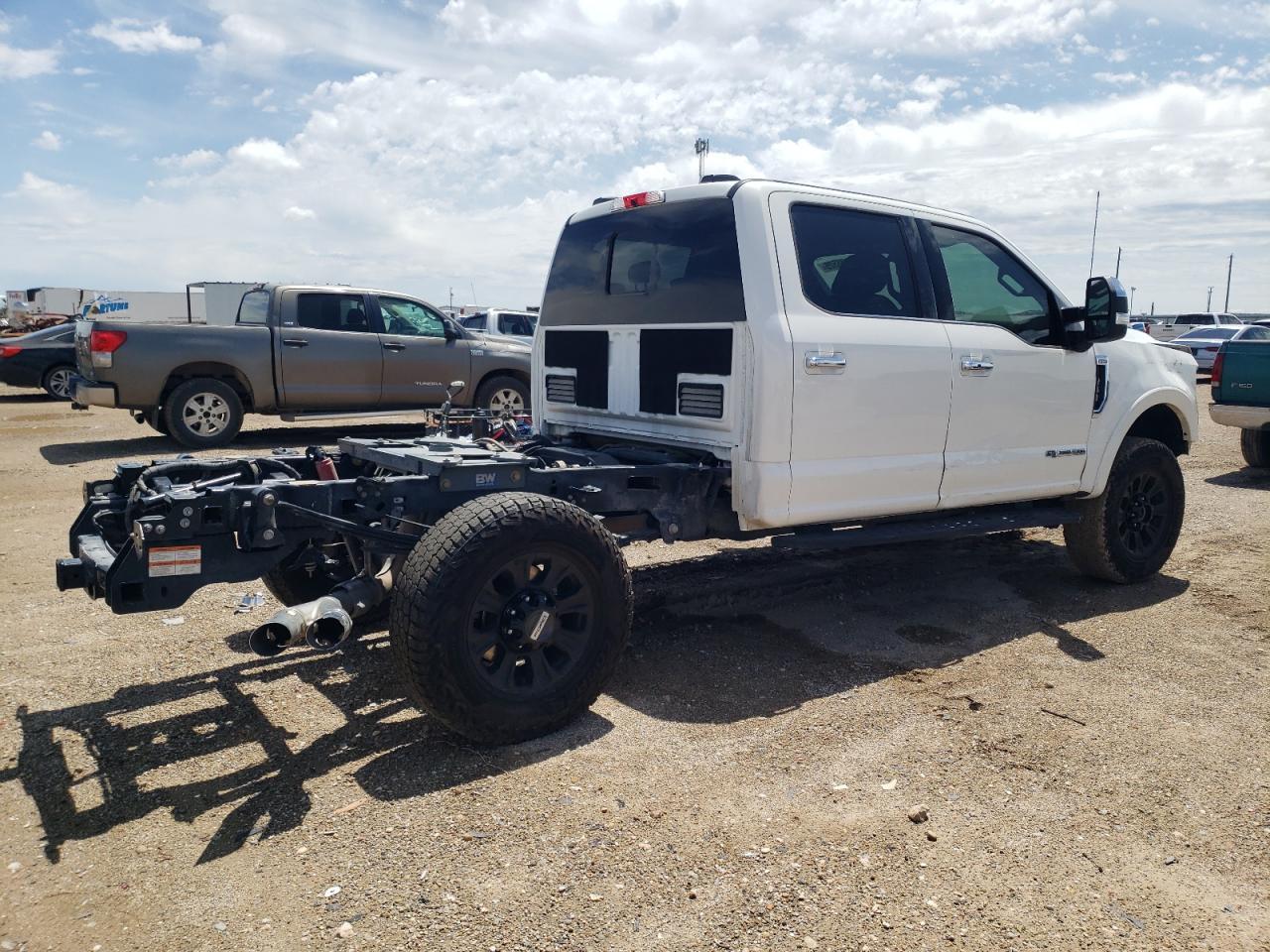 2022 Ford F250 Super Duty - Image 3