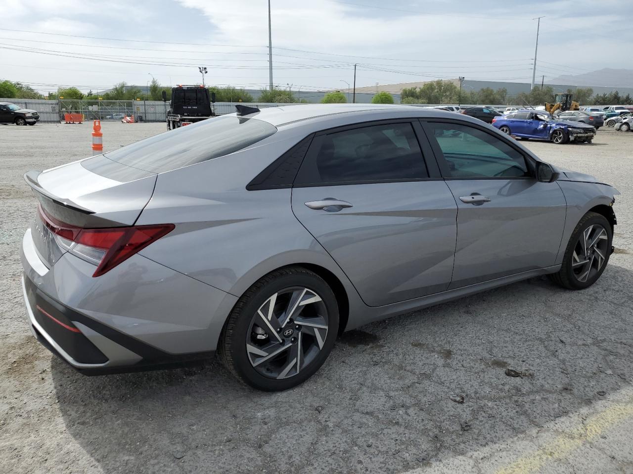 2025 Hyundai Elantra Sel Sport - Фото 3