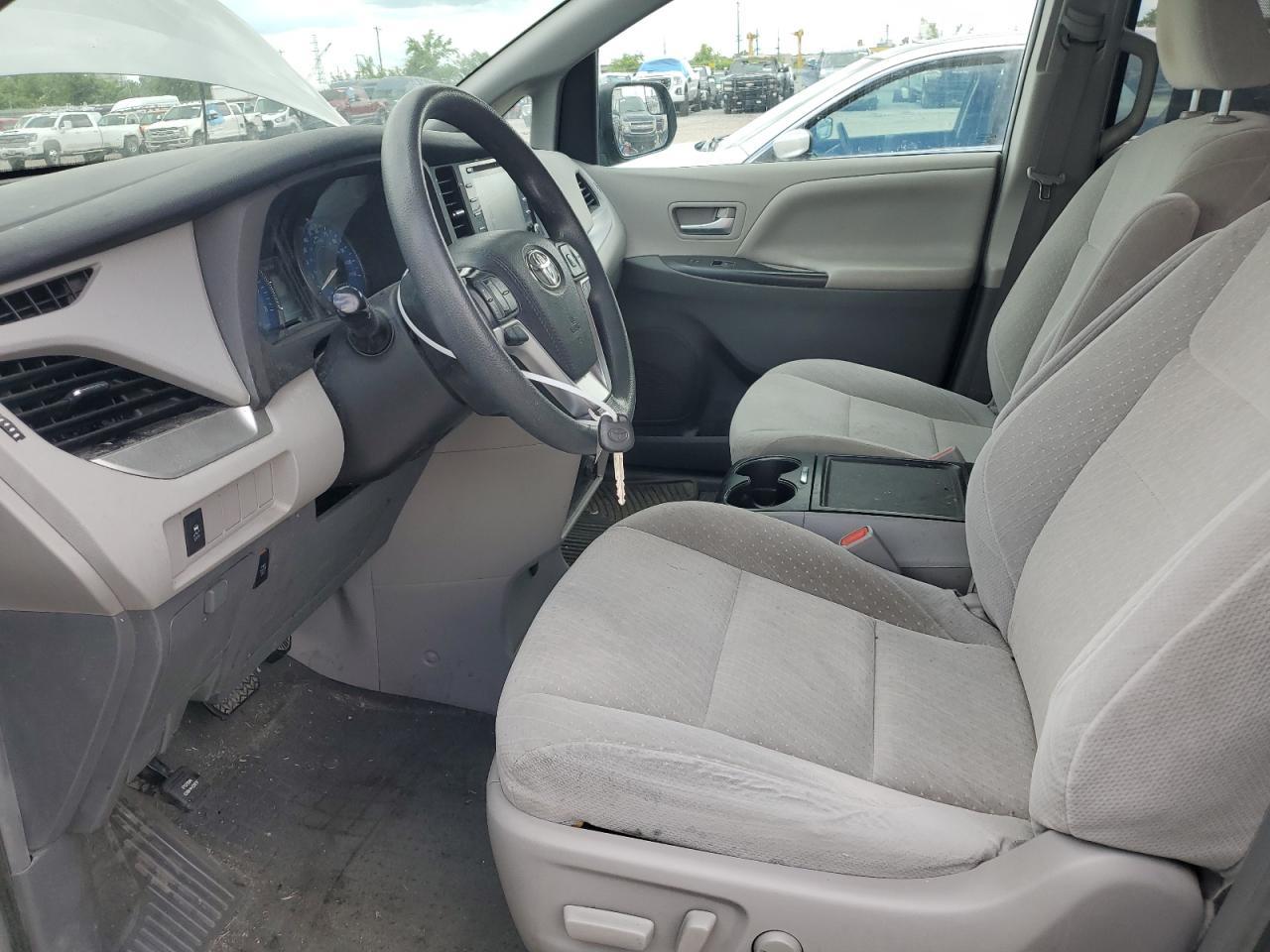 2019 Toyota Sienna Le - Фото 7