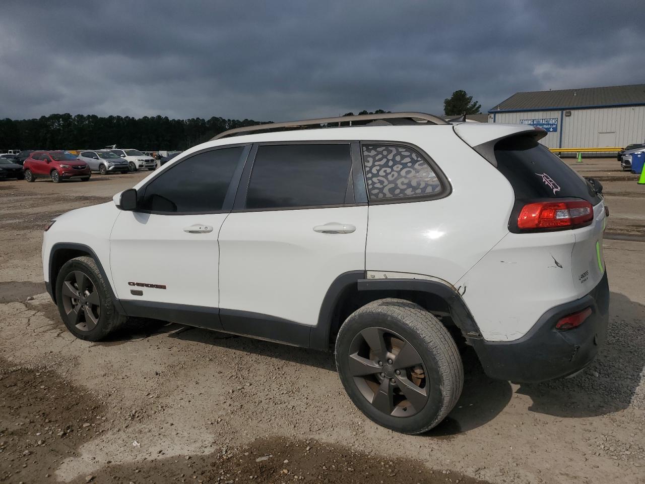 2017 Jeep Cherokee Latitude - Image 2