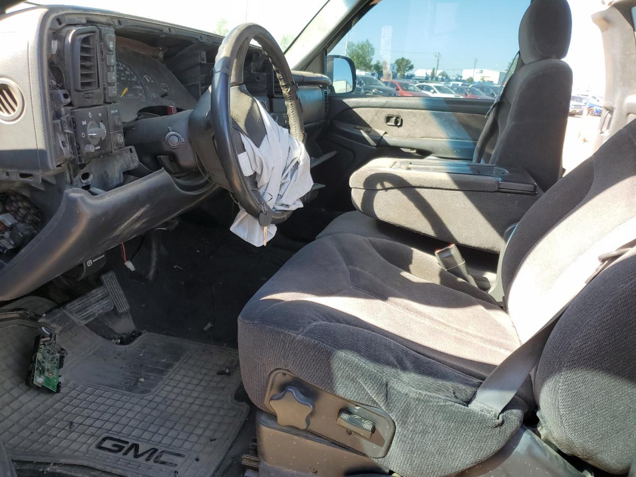 2000 GMC New Sierra K2500 - Image 7