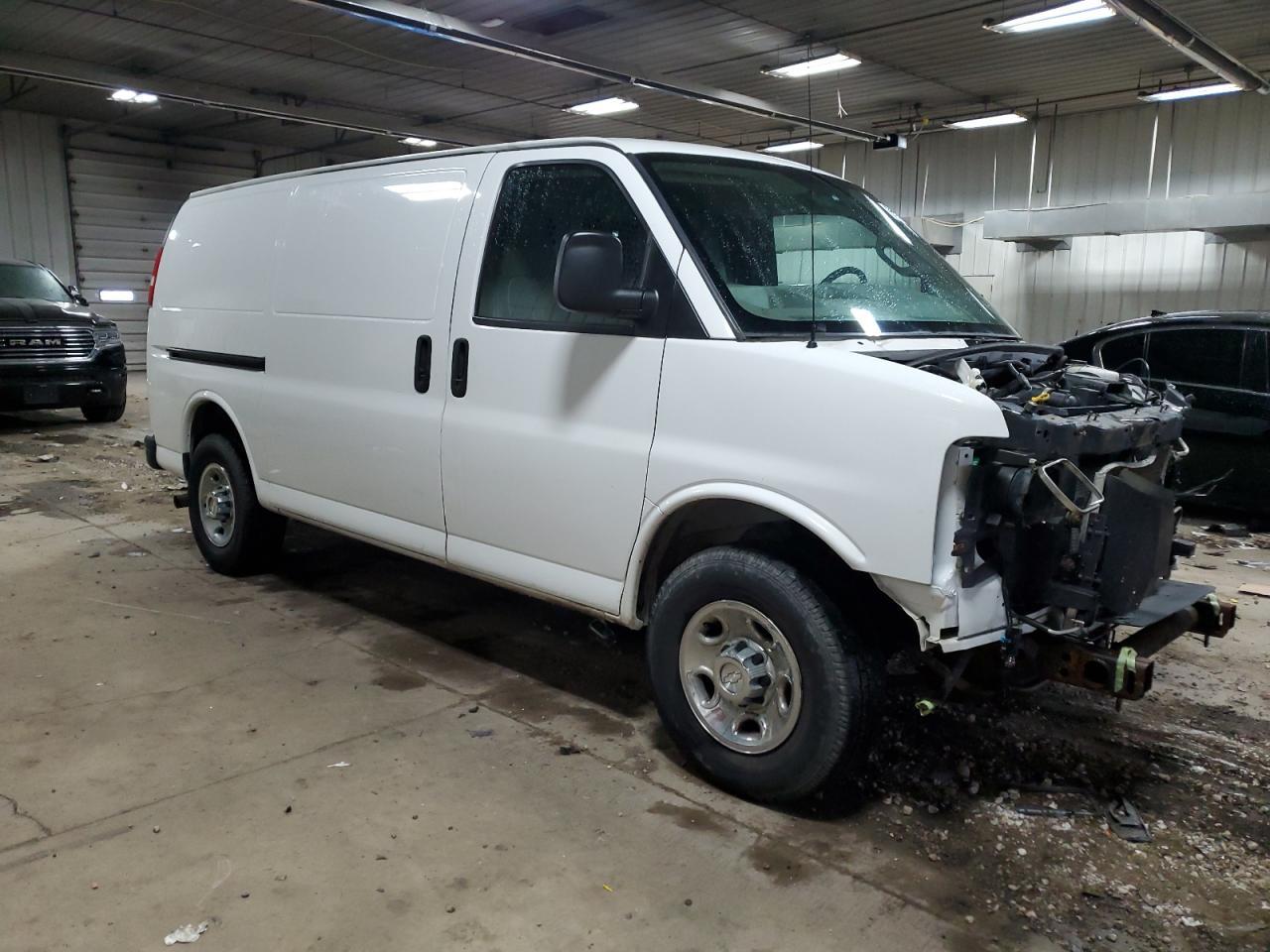 2016 Chevrolet Express G2500 - Фото 4