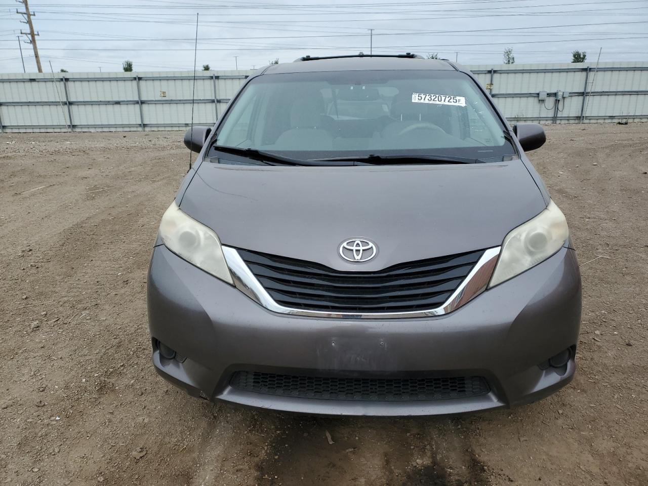 2012 Toyota Sienna Le - Image 5