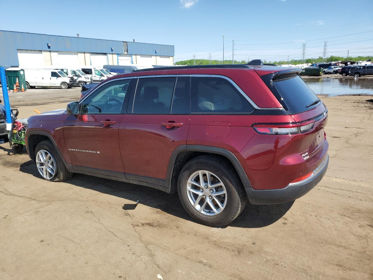 2024 Jeep Grand Cherokee Laredo - Image 2