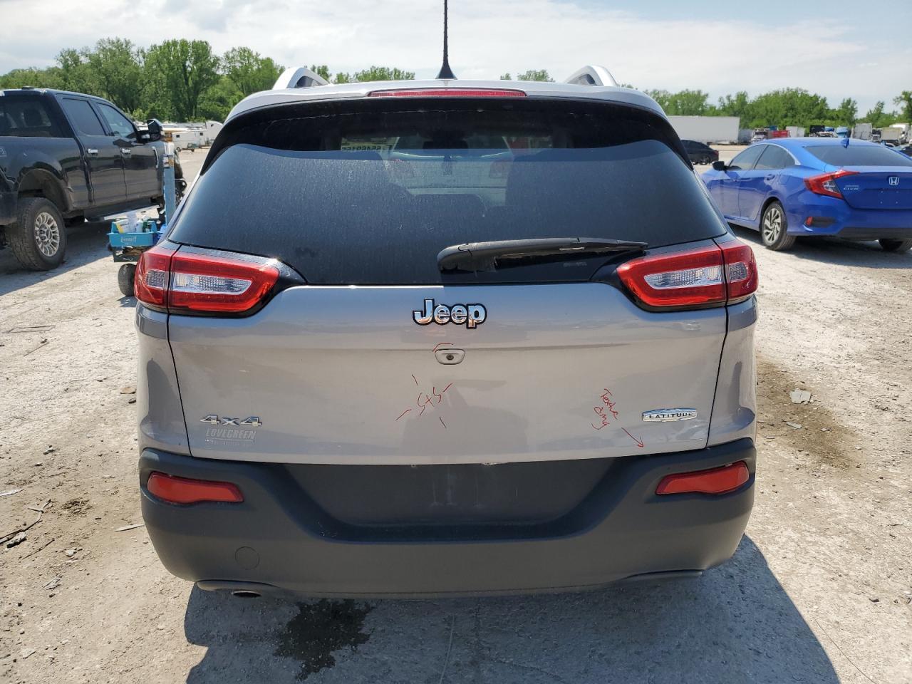 2018 Jeep Cherokee Latitude Plus - Image 6