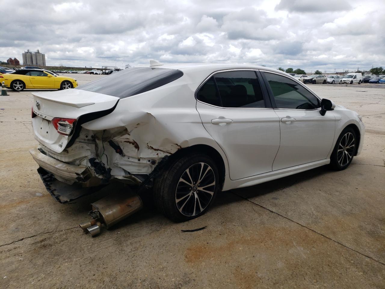 2019 Toyota Camry L - Фото 3