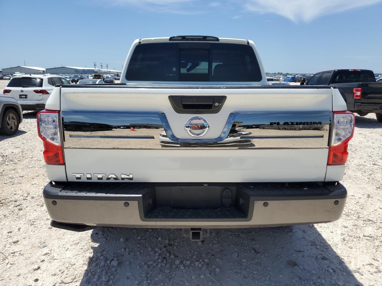 2017 Nissan Titan Sv - Image 6