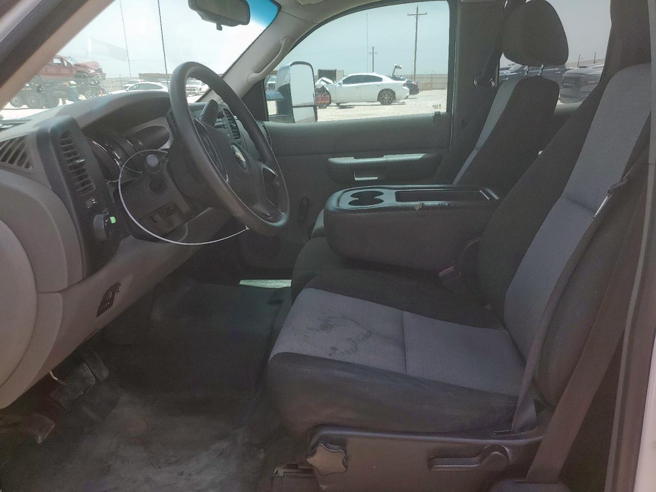 2009 Chevrolet Silverado C2500 Heavy Duty - Image 7