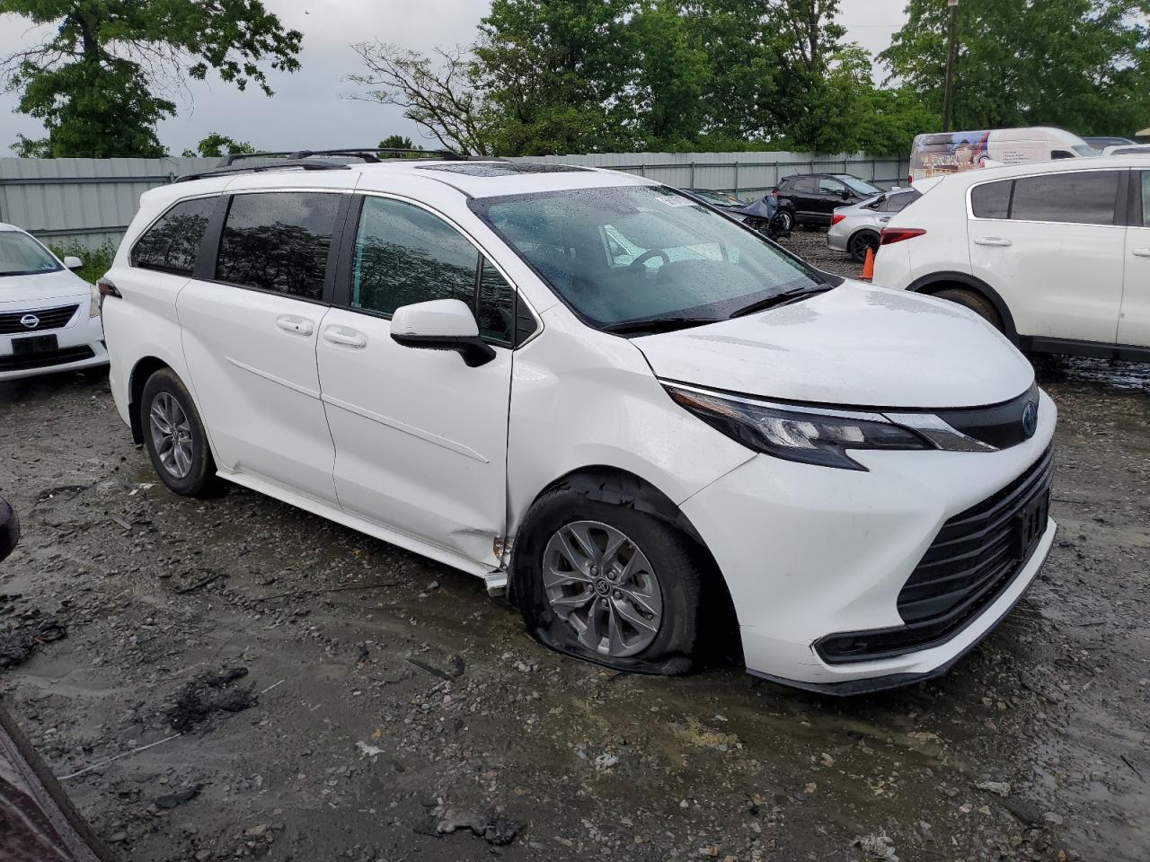 2025 Toyota Sienna Le - Фото 4