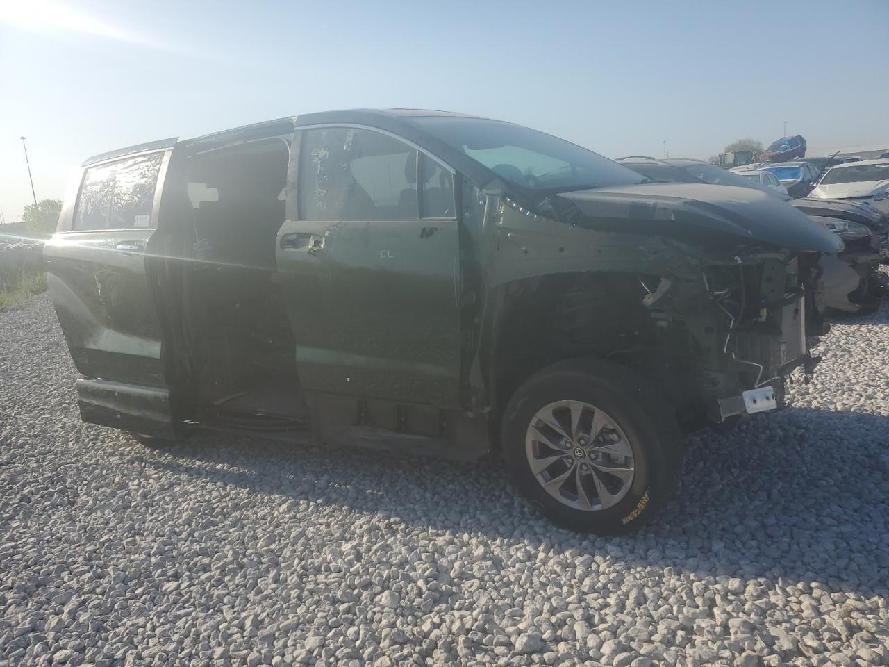 2021 Toyota Sienna Xle - Image 4