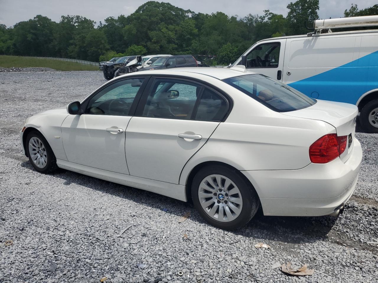2009 BMW 328 I - Image 2