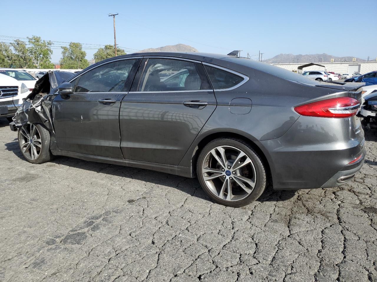 2019 Ford Fusion Titanium - Фото 2