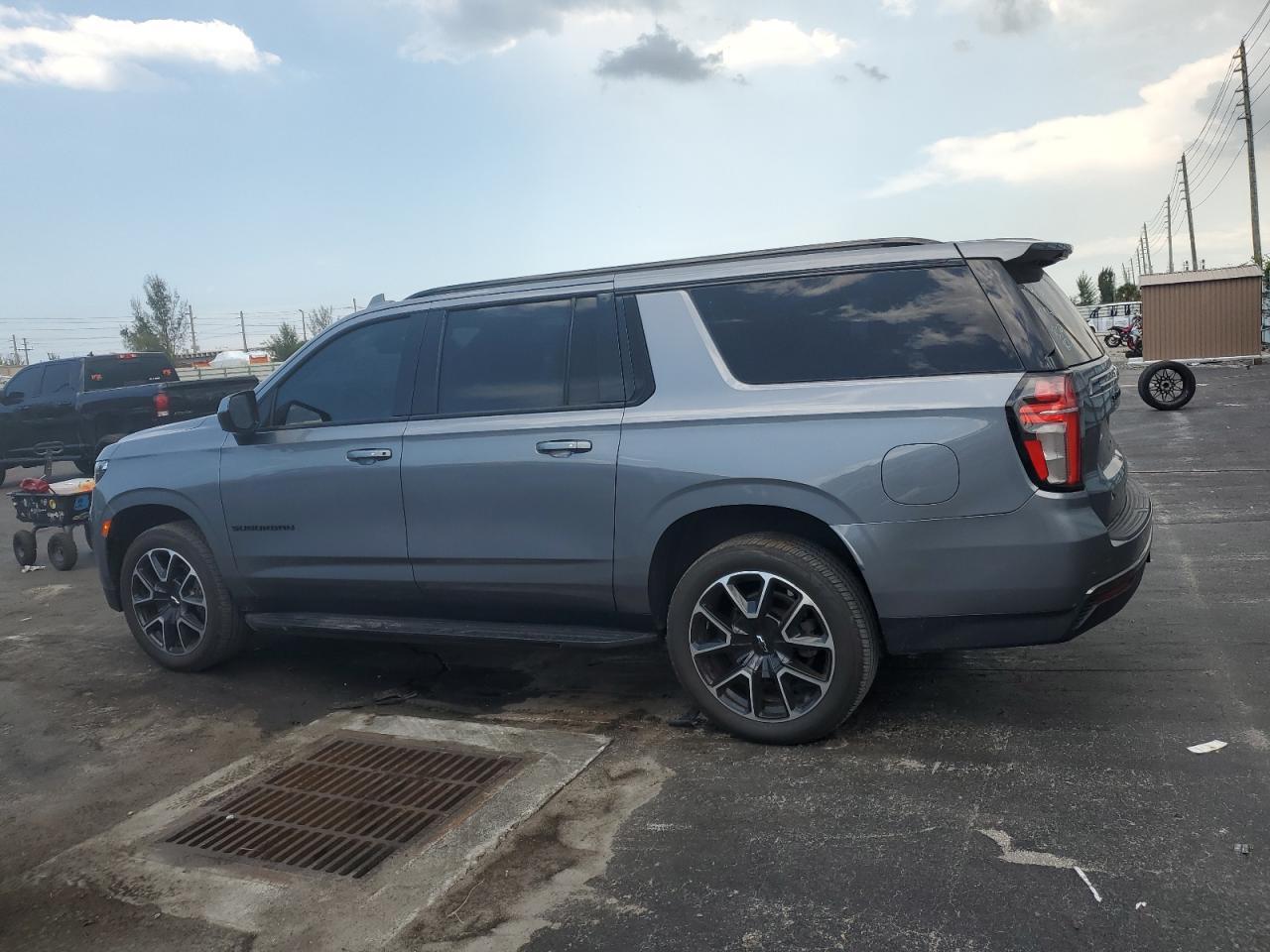 2021 Chevrolet Suburban C1500 Rst - Фото 2