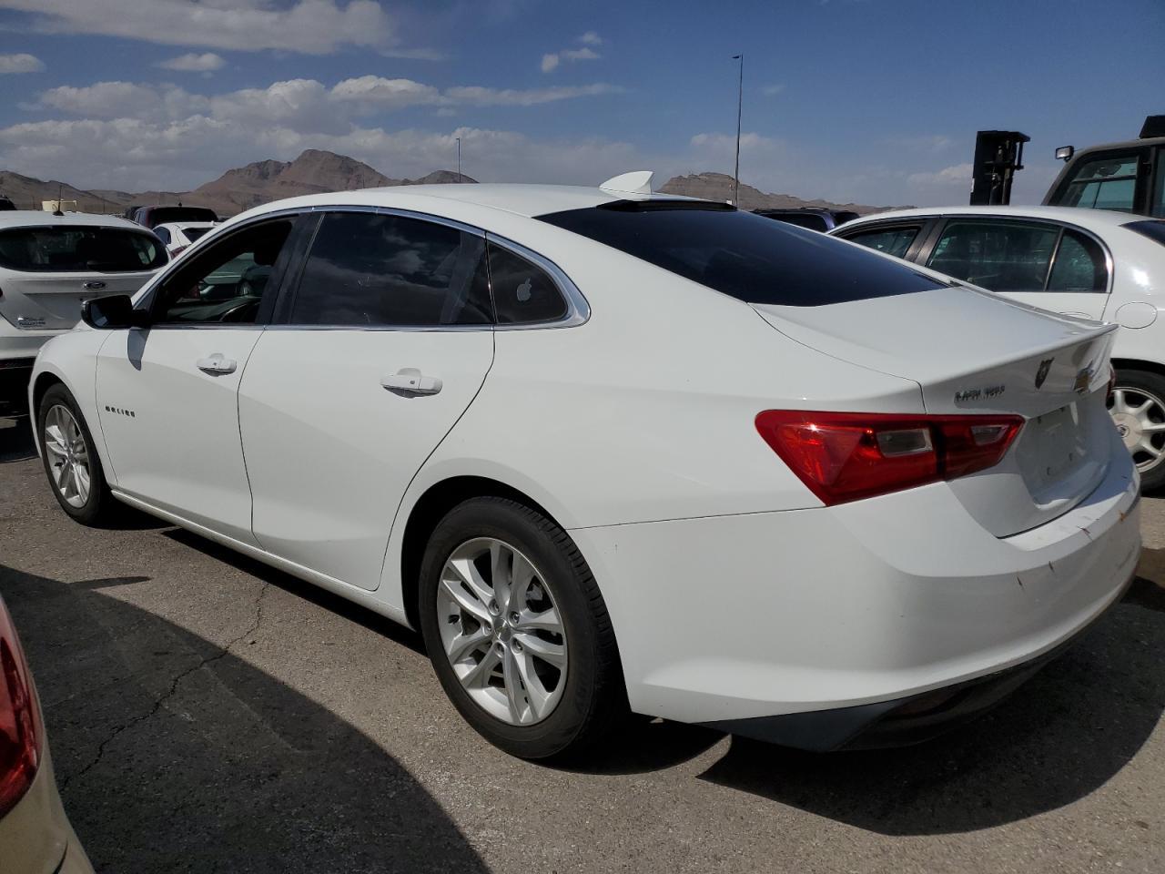 2017 Chevrolet Malibu Lt - Image 2