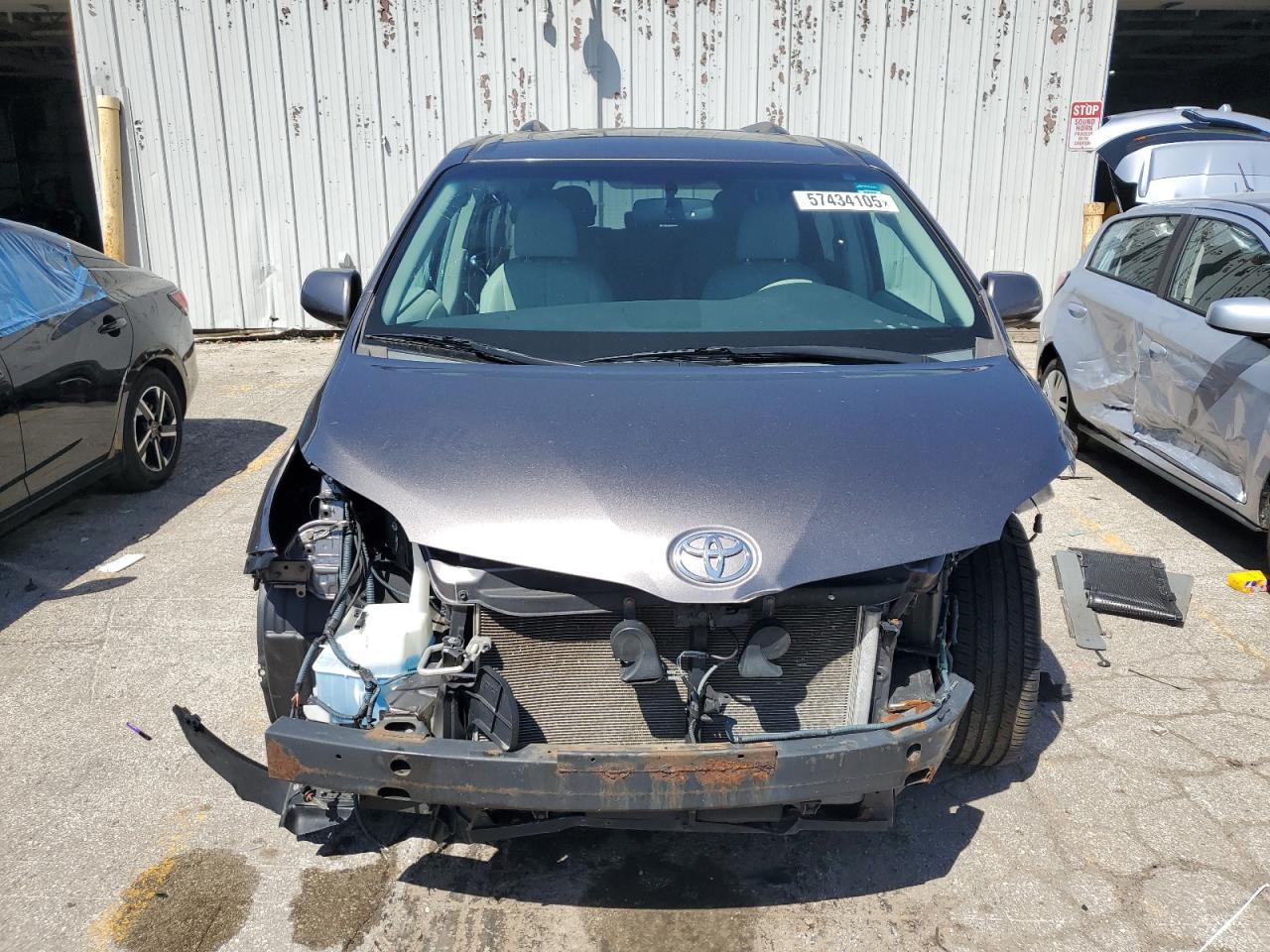 2011 Toyota Sienna Xle - Фото 5