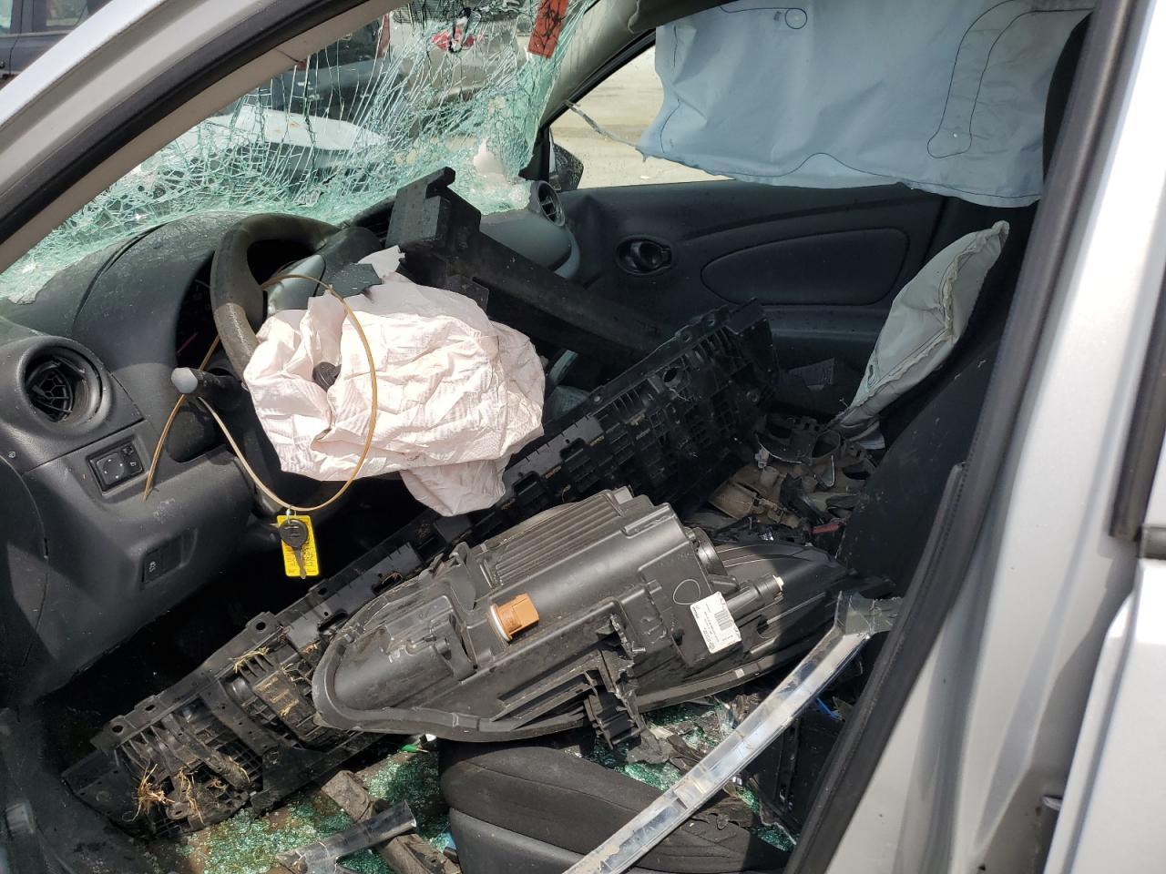 2016 Nissan Versa S - Фото 7