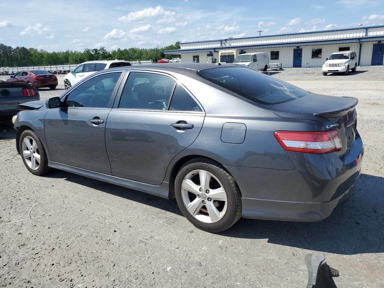 2010 Toyota Camry Base - Фото 2