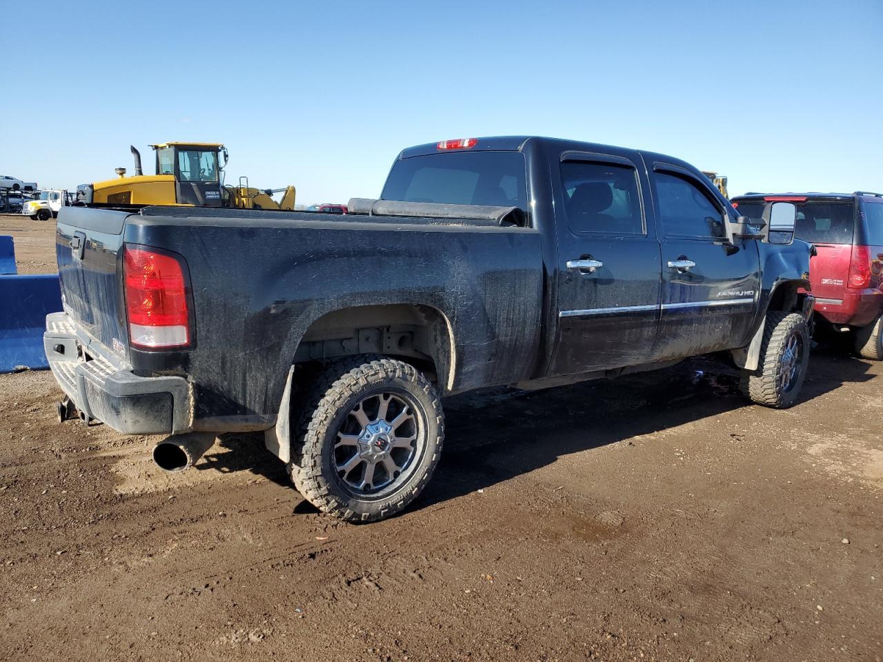 2012 GMC Sierra K2500 Denali - Image 3