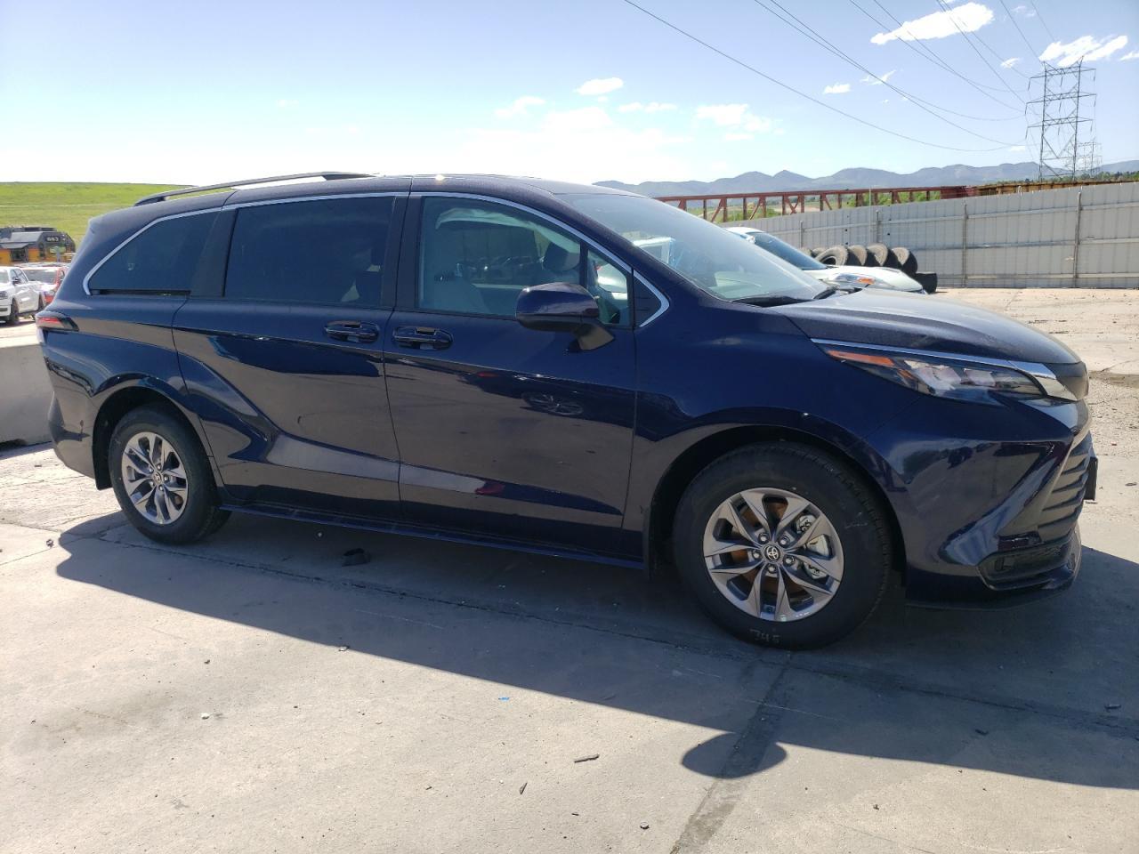 2025 Toyota Sienna Le - Фото 4