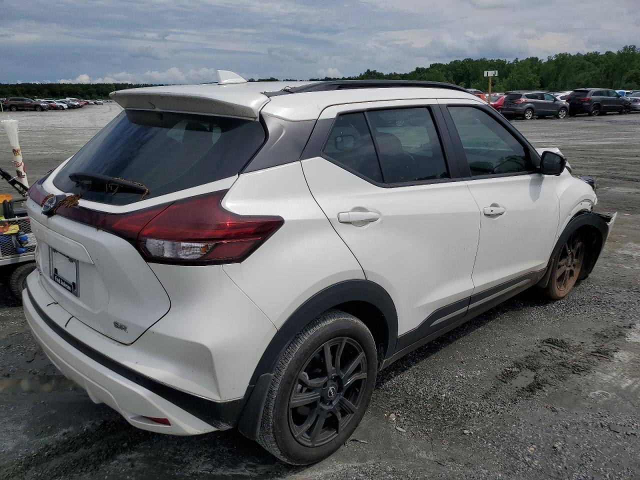 2024 Nissan Kicks Sr - Image 3