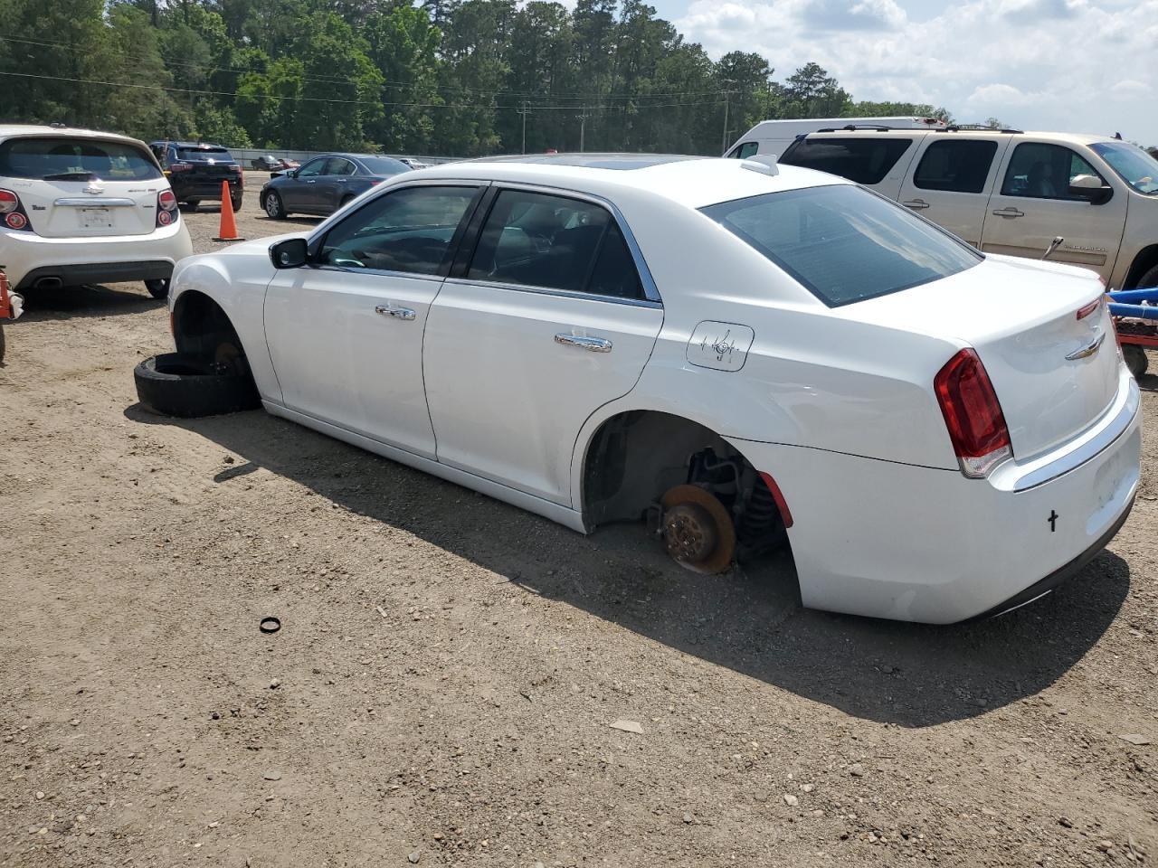 2016 Chrysler 300C - Фото 2