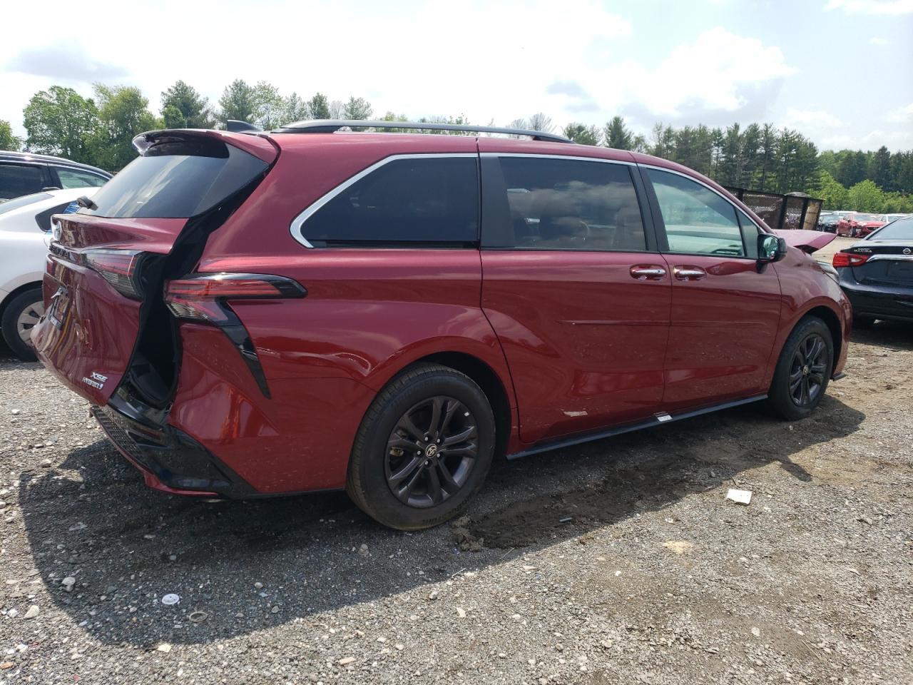 2024 Toyota Sienna Xse - Image 3