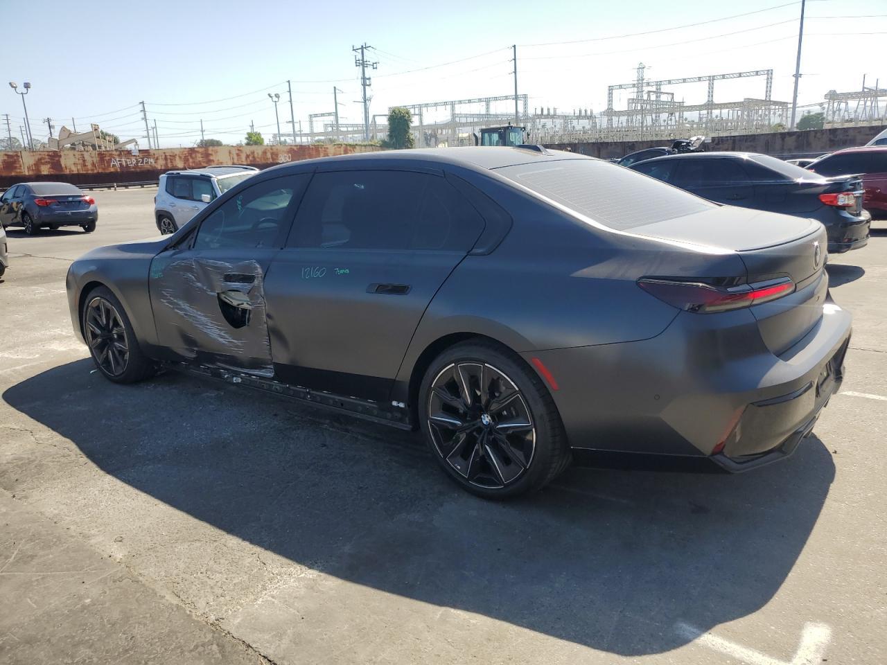 2025 BMW 740 I - Фото 2