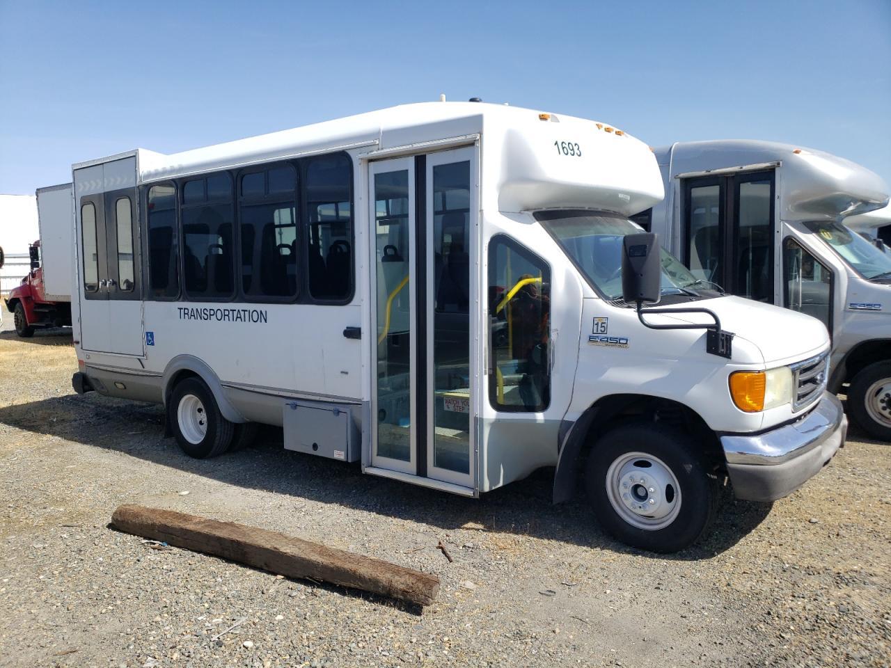 2007 Ford Econoline E450 Super Duty Cutaway Van