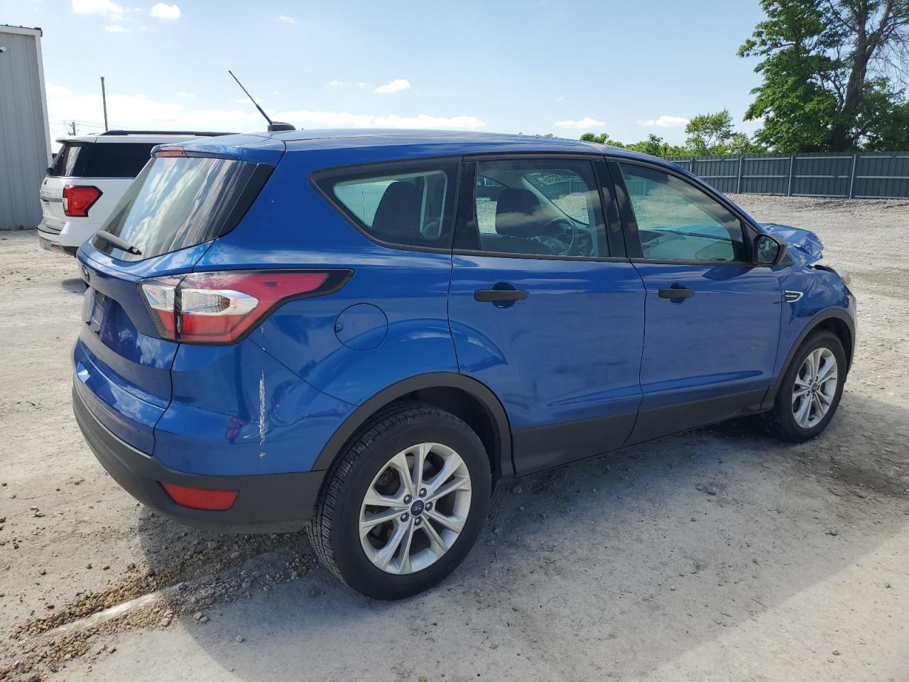2017 Ford Escape S - Фото 3