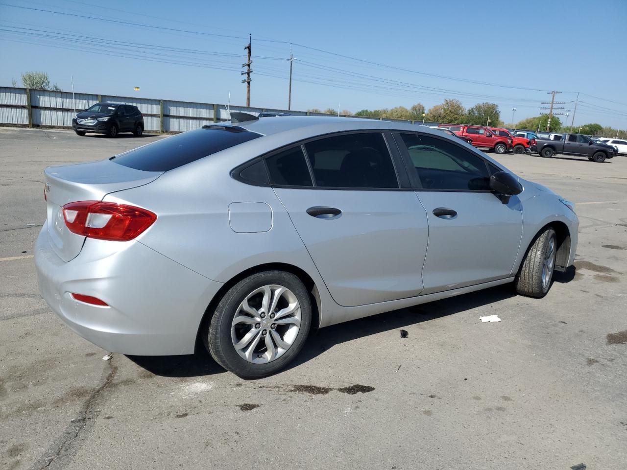 2019 Chevrolet Cruze Ls - Фото 3