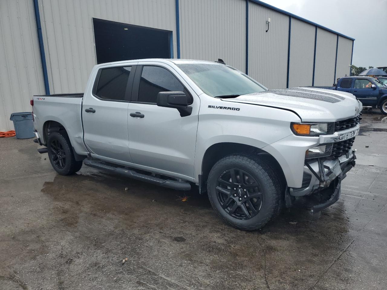 2021 Chevrolet Silverado K1500 Custom - Фото 4
