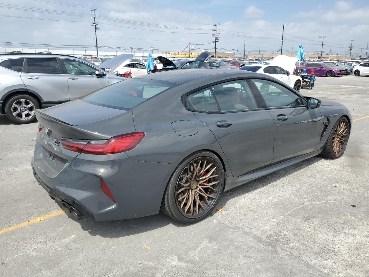 2022 BMW M8 - Фото 3