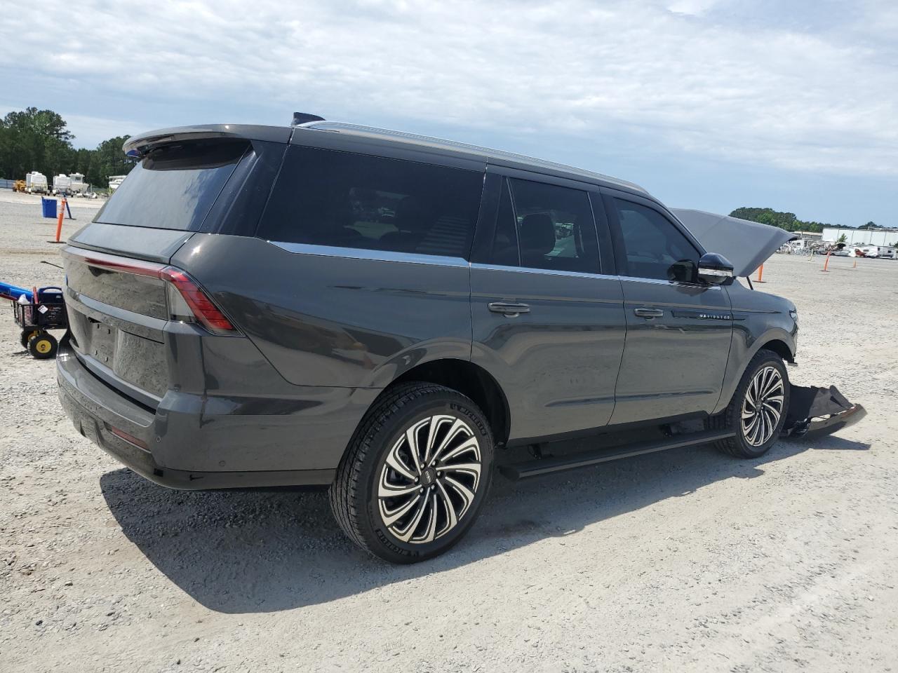 2025 Lincoln Navigator Black Label - Фото 3