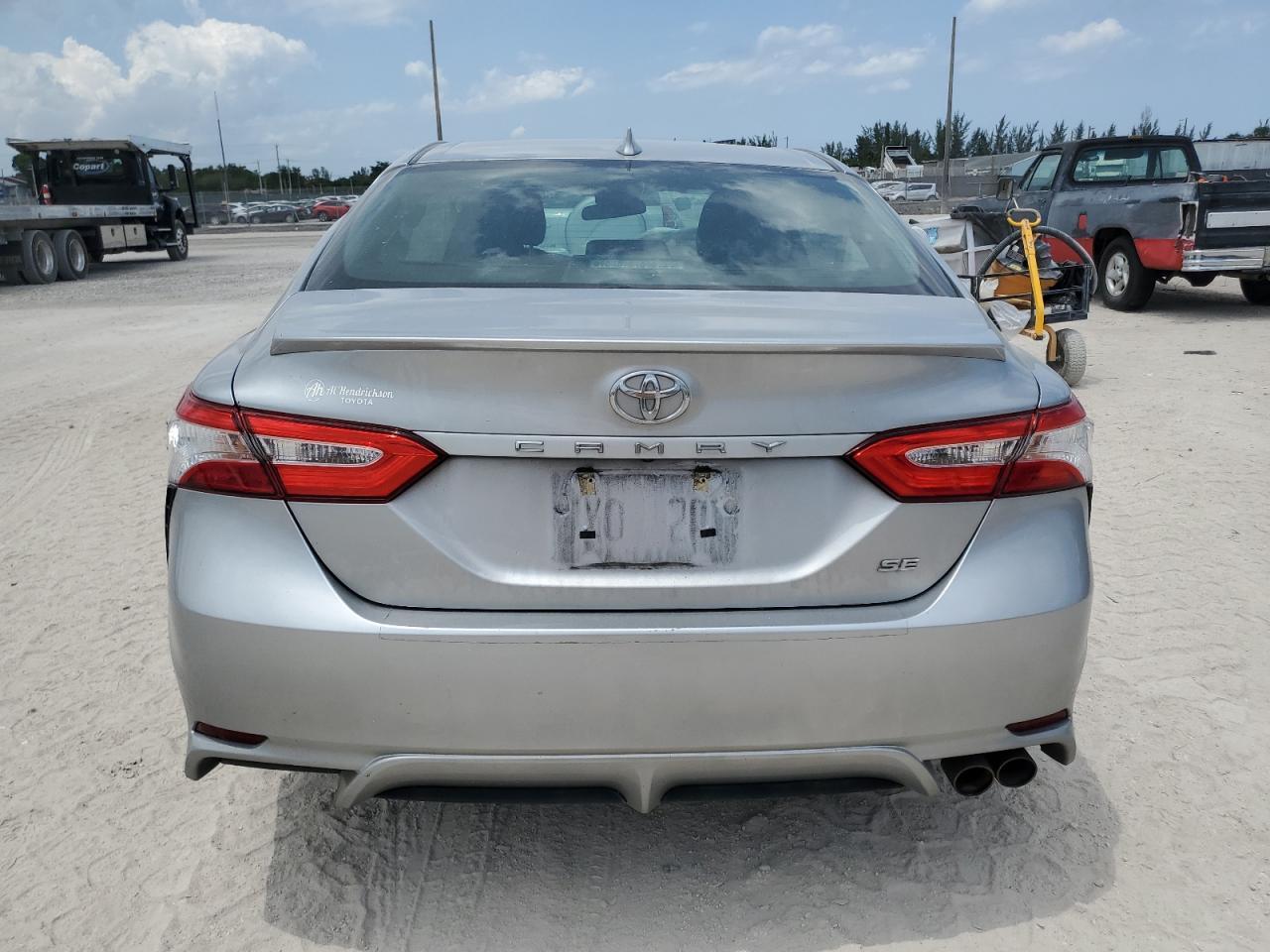 2020 Toyota Camry Se - Фото 6
