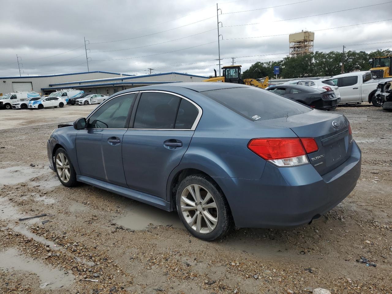 2013 Subaru Legacy 2.5I - Фото 2