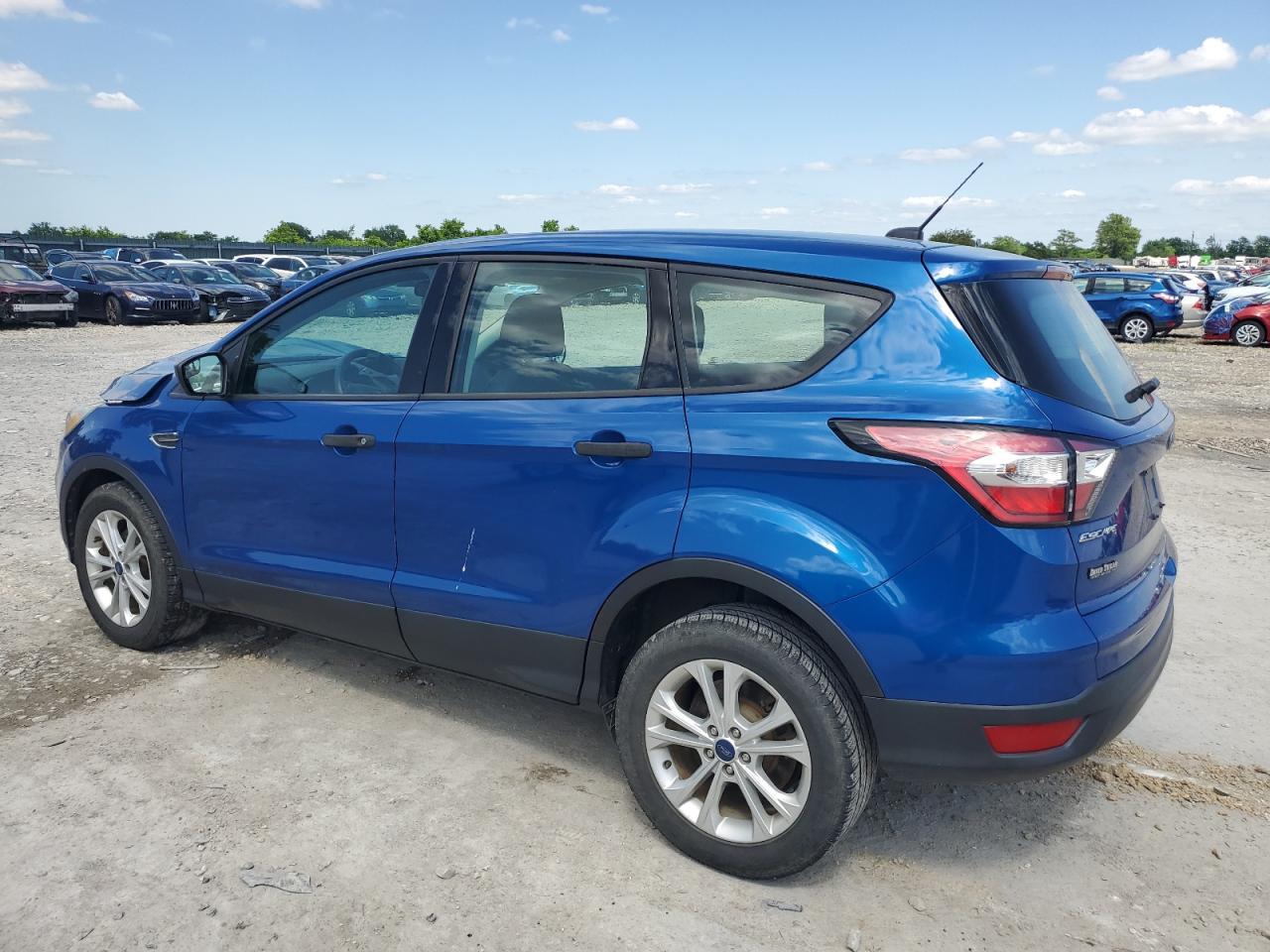 2017 Ford Escape S - Фото 2